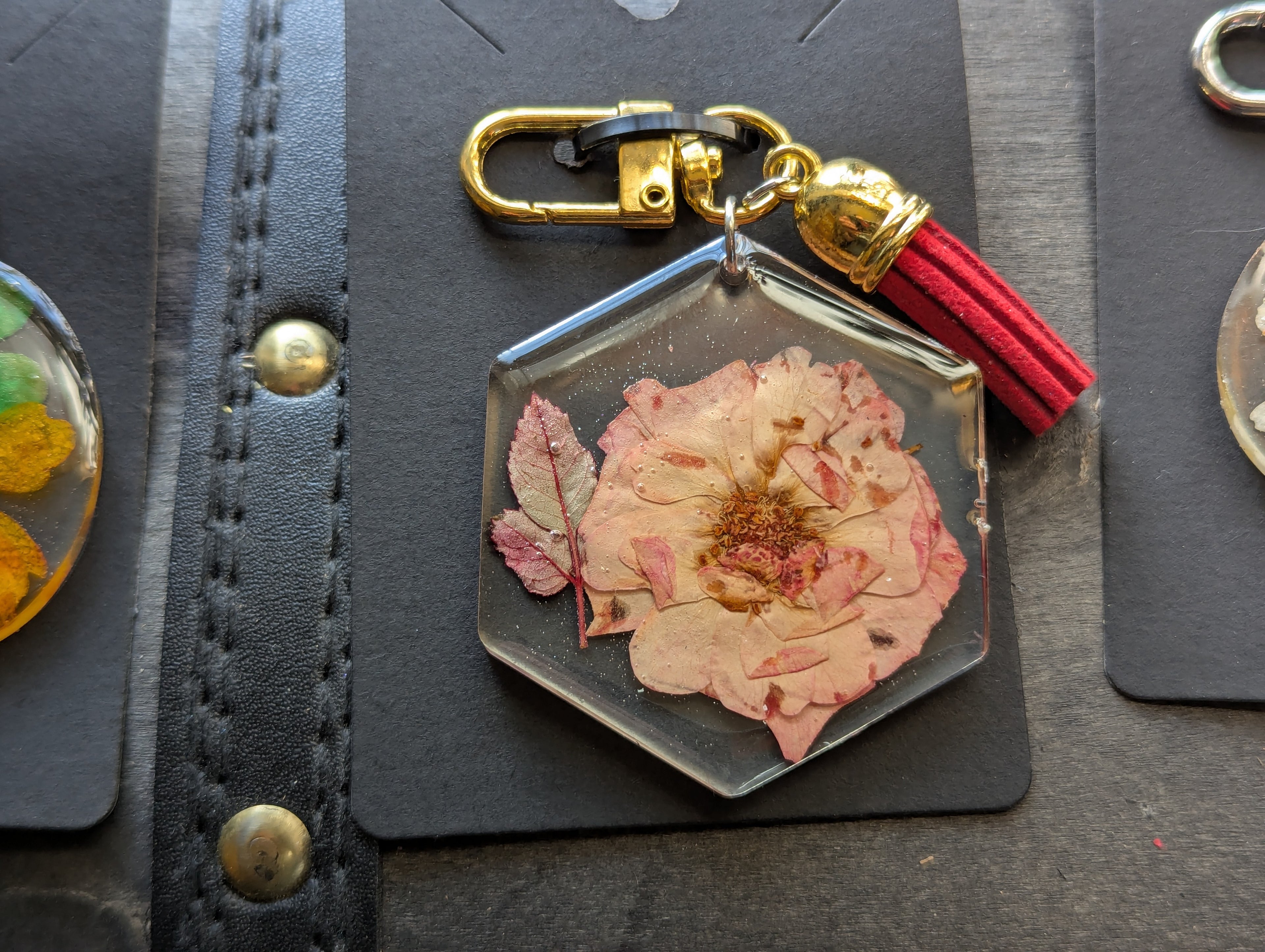 Flower zipper clipper